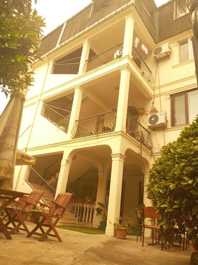Gulnasi'S Guesthouse Batumi Exterior foto
